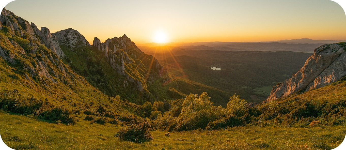 Горный пейзаж на закате